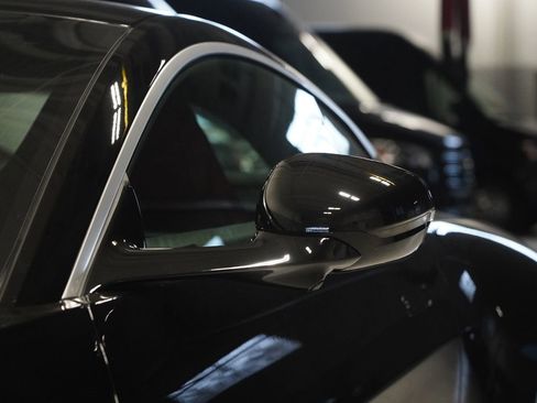 Used 2025 Aston Martin V8 Vantage Coupe image 9