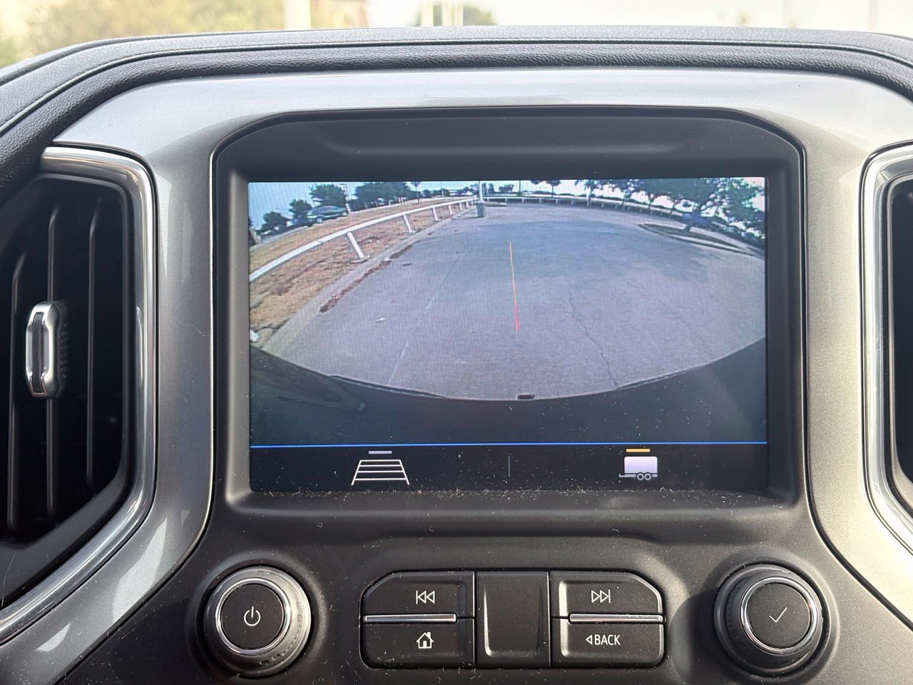 Used 2021 Chevrolet Silverado 1500 LT w/ Bed Protection Package RWD image 10