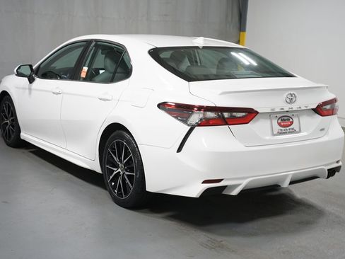 Used 2023 Toyota Camry SE FWD image 6
