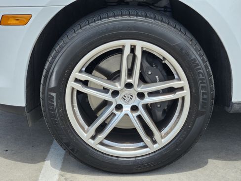 Certified 2026 Porsche Macan AWD/4WD image 14