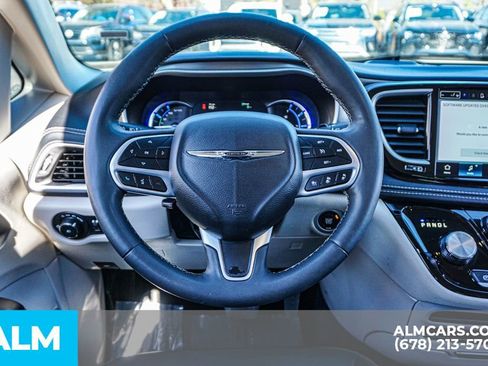 Used 2023 Chrysler Pacifica Touring-L image 30