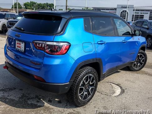 Used 2025 Jeep Compass Trailhawk AWD/4WD image 9