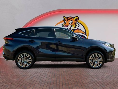 Used 2022 Toyota Venza XLE AWD/4WD image 4