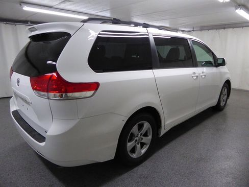 Used 2014 Toyota Sienna LE image 7