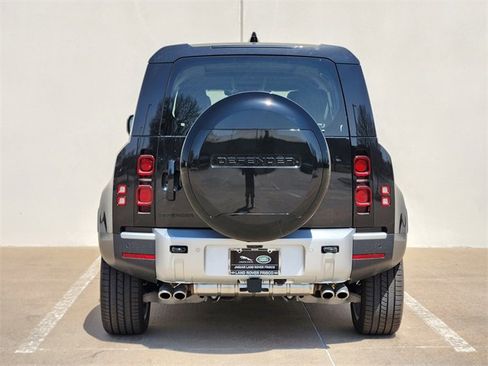 New 2024 Land Rover Defender 110 SE image 6