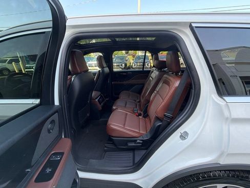 Used 2025 Lincoln Aviator Reserve AWD/4WD image 32