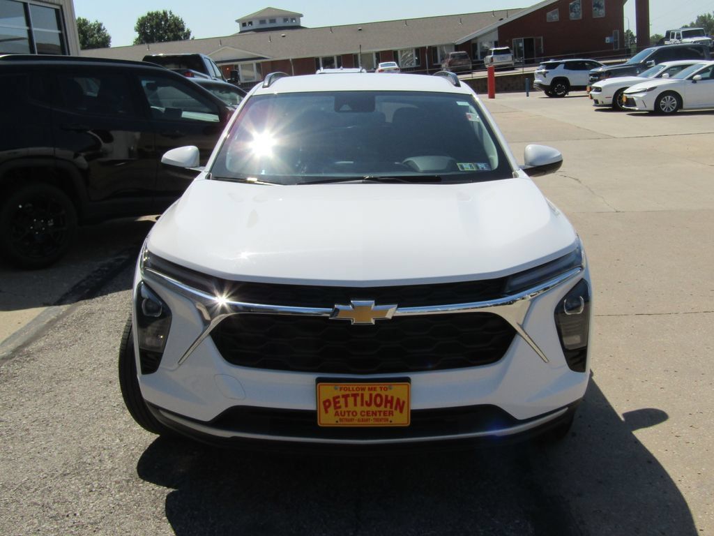 Used 2025 Chevrolet Trax LT w/ LT Convenience Package FWD image 13