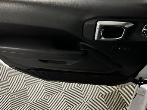 Certified 2024 Jeep Gladiator Sport image 26