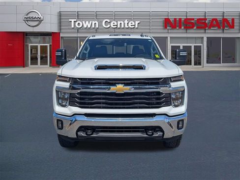Used 2024 Chevrolet Silverado 2500 LT AWD/4WD image 2