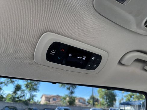 Used 2023 Chrysler Pacifica Touring-L FWD image 24