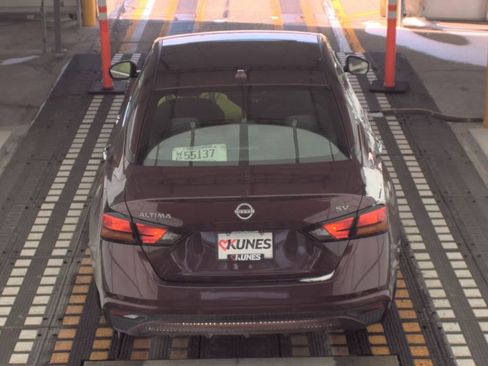 Used 2024 Nissan Altima 2.5 SV image 6