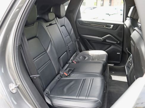 Used 2019 Porsche Cayenne AWD/4WD image 31