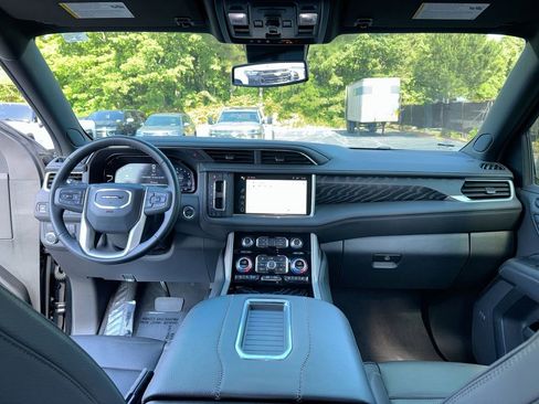 Used 2024 GMC Yukon XL Denali RWD image 31