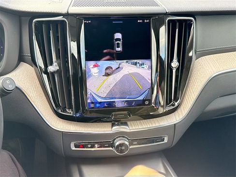 Used 2022 Volvo XC60 B6 Inscription w/ Advanced Package image 15