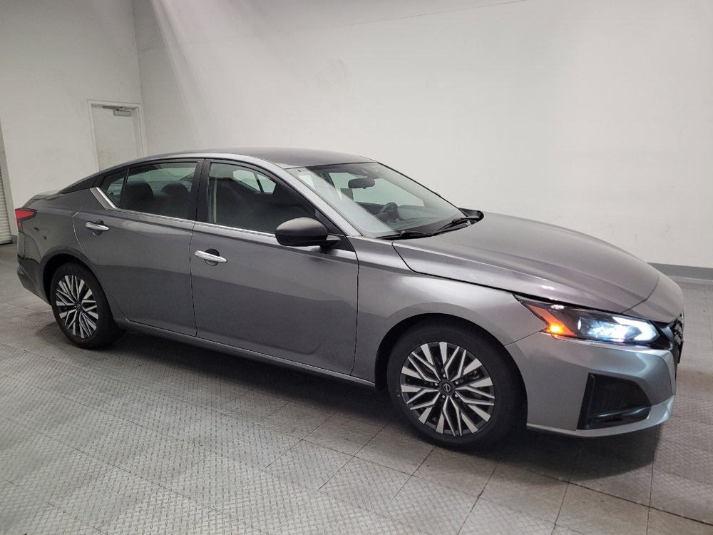 Used 2024 Nissan Altima 2.5 SV FWD image 11