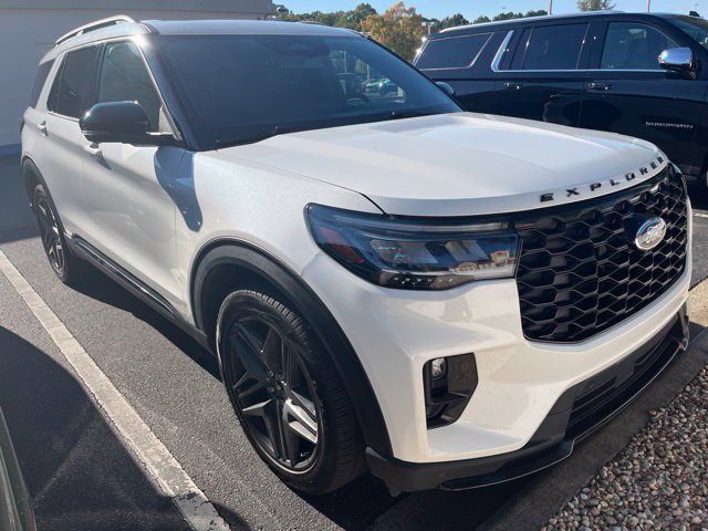 Used 2025 Ford Explorer ST AWD/4WD image 2