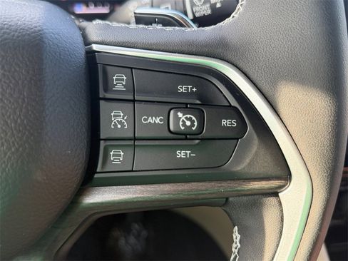 Used 2024 Jeep Grand Cherokee Limited image 24