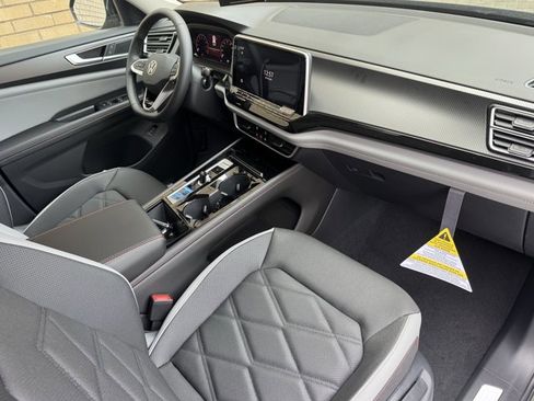 New 2026 Volkswagen Atlas Peak Edition image 5