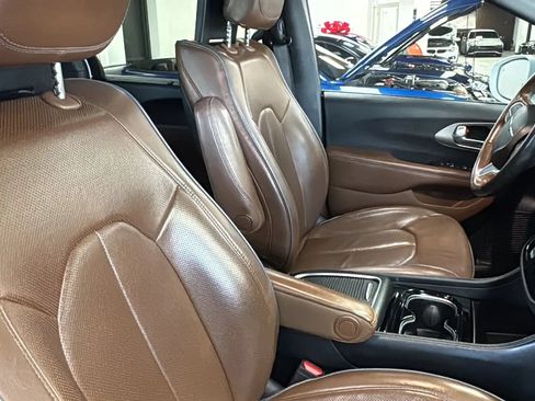 Used 2021 Chrysler Pacifica Limited w/ Uconnect Theater Family Group AWD/4WD image 11