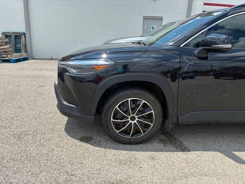 Used 2022 Toyota Corolla Cross XLE AWD/4WD image 3