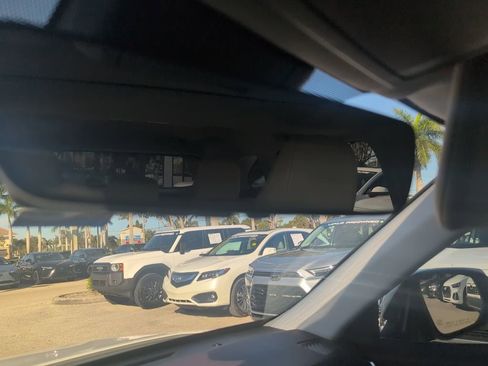 Used 2021 Toyota Highlander XLE image 23