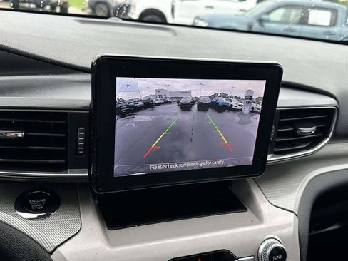 Used 2023 Ford Explorer XLT w/ Equipment Group 202A AWD/4WD image 21