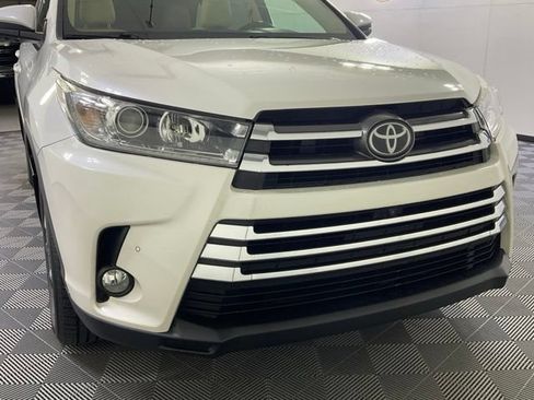 Used 2017 Toyota Highlander Limited Platinum w/ Carpet Mat Package AWD/4WD image 17