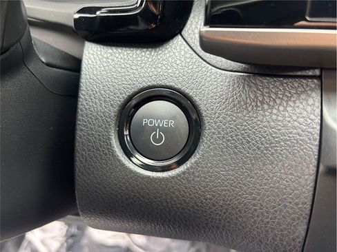 Used 2025 Toyota Camry XLE image 25