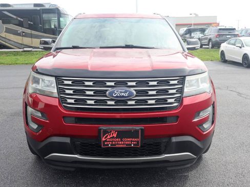 Used 2017 Ford Explorer XLT w/ Equipment Group 201A AWD/4WD image 21