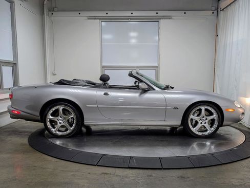 Used 2001 Jaguar XKR Convertible image 18