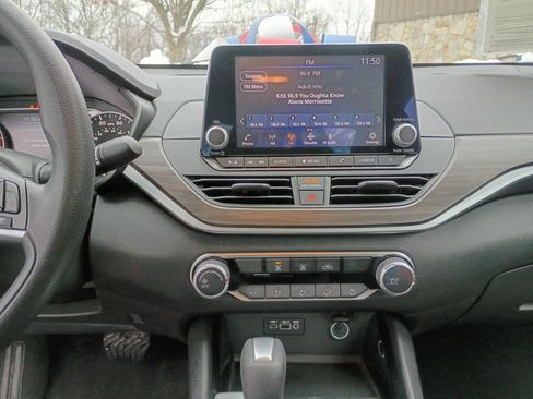 Used 2024 Nissan Altima 2.5 SV image 24