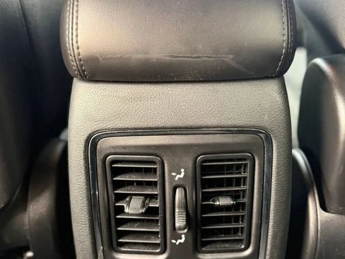 Used 2018 Jeep Grand Cherokee Laredo AWD/4WD image 12