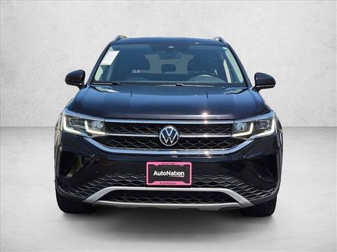 Certified 2022 Volkswagen Taos SEL AWD/4WD image 2