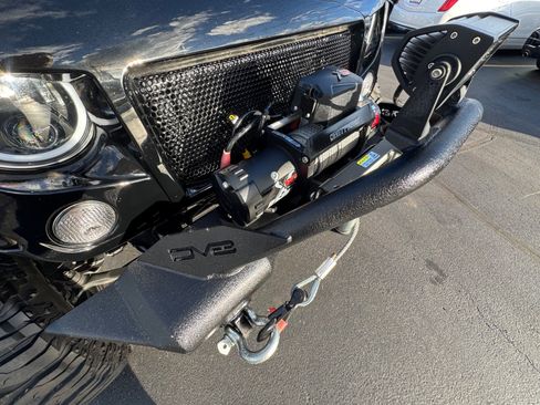 Used 2018 Jeep Wrangler Unlimited Sport S image 28