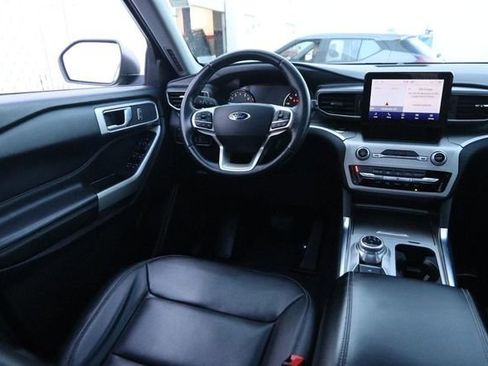 Used 2022 Ford Explorer XLT w/ Equipment Group 202A image 25