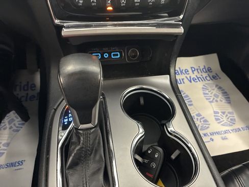 Used 2020 Jeep Grand Cherokee Limited w/ Premium Lighting Group AWD/4WD image 38
