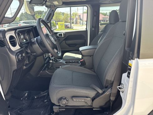 Used 2025 Jeep Wrangler Sport image 16