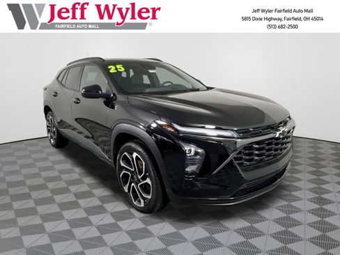 Used 2025 Chevrolet Trax RS w/ Sunroof Package image 1