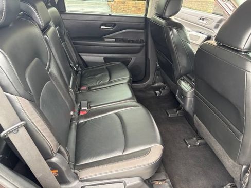 Used 2022 Nissan Pathfinder SL AWD/4WD image 36