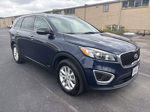 Used 2017 Kia Sorento LX image 3