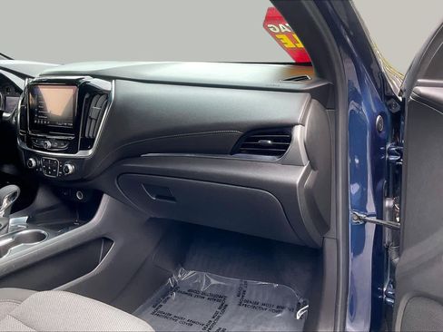 Used 2022 Chevrolet Traverse LT FWD image 17