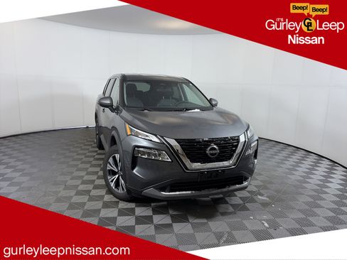 Used 2022 Nissan Rogue SV image 1