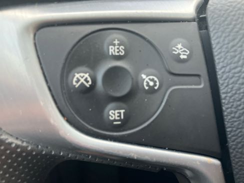 Used 2024 GMC Terrain SLE w/ Driver Convenience Package FWD image 17