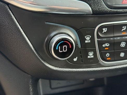 Used 2020 Chevrolet Equinox LT w/ Driver Convenience Package FWD image 21