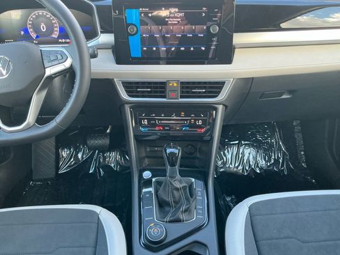 New 2025 Volkswagen Taos SE image 11