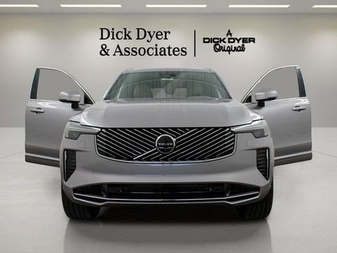 New 2026 Volvo XC90 B6 Plus w/ Protection Package Premier image 7