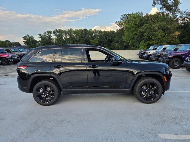 New 2026 Jeep Grand Cherokee Limited w/ Limited Altitude Package AWD/4WD image 10