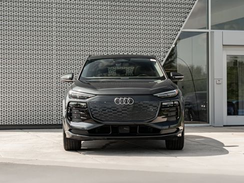 Certified 2025 Audi Q6 e-tron Premium Plus w/ Premium Plus AWD/4WD image 30