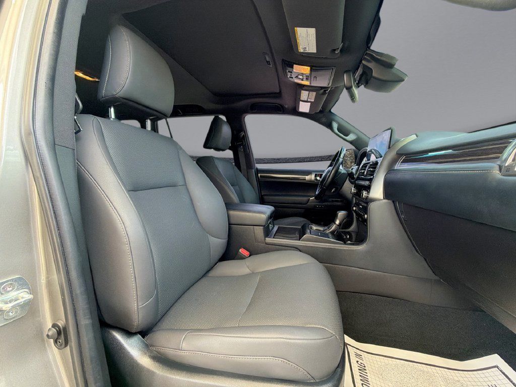 Used 2023 Lexus GX 460 Premium w/ Accessory Package AWD/4WD image 16