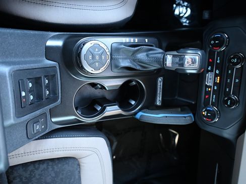 Used 2022 Ford Bronco Wildtrak image 9